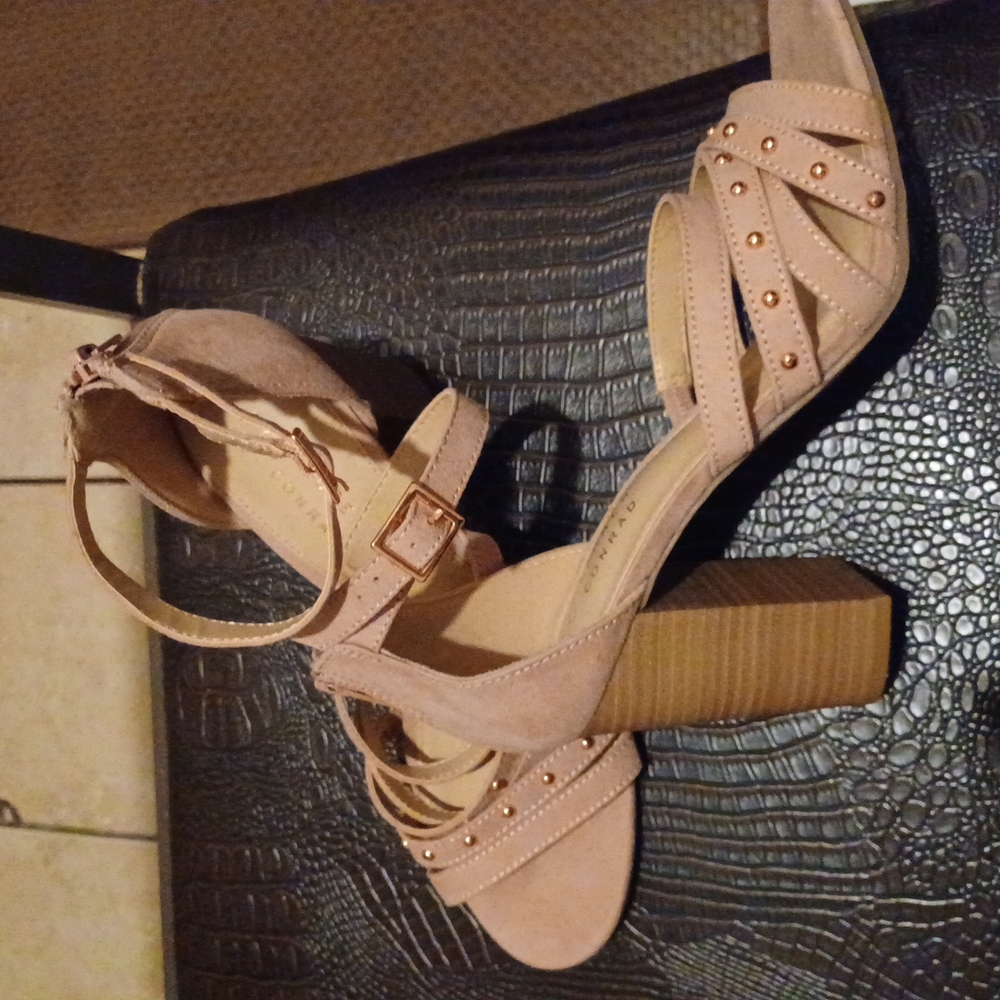 Lauren Conrad pink heals with gold studs - Picture 6 of 6